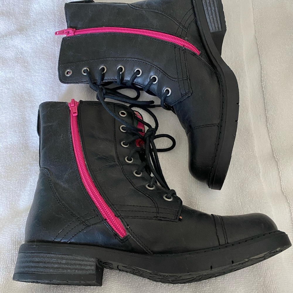 Skechers Girls Combat Boots size 3-New